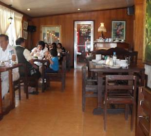 Blick von der Eingangstür in das Restaurant