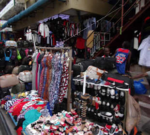 Seitenstrassen um den Kariakoo Market