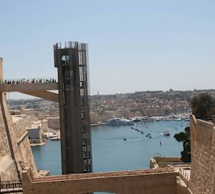 Morderner Lift zur Waterfront