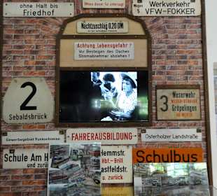 Alte Schilder im Museum