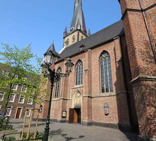 Lambertuskirche vom Stiftsplatz