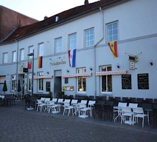 Restaurants am Ufer der Stadt-Trave
