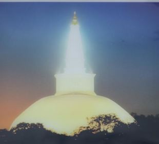 Ruvanveli Seya Dagoba in Anuradhapura bei Nacht - Geführte T