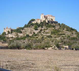 Berg mit Kloster von Arta