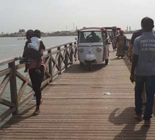 Alle Verkehrsmittel müssen hier drüber