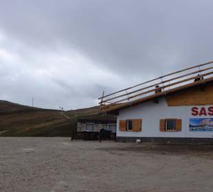 Rundblick vom Parkplatz Sellajoch