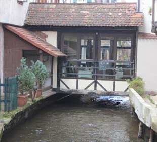 Restaurant über dem Wasser