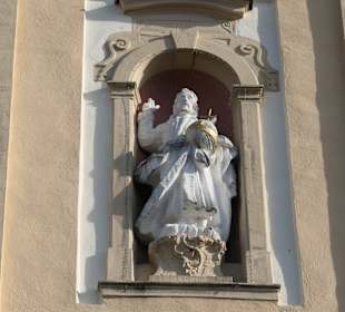 Statue Gott Vater (Fassade von St. Peter und Paul)