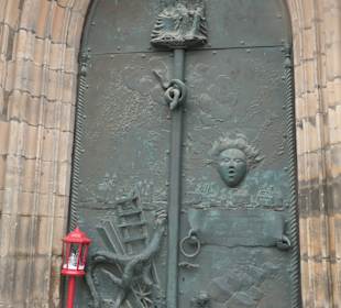 Portal St. Johanni mit Gedenkort an den Anschlag