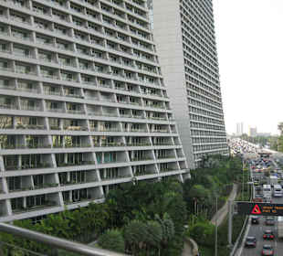 Stadtautobahn direkt vor den Zimmern