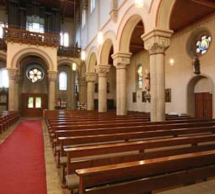 Blick in das linke Seitenschiff