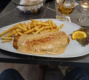 Paniertes Schnitzel mit Pfeffersauce
