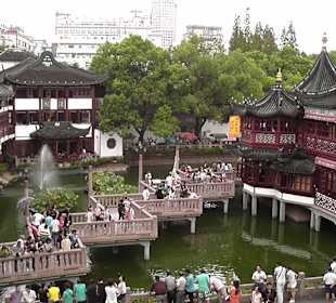 Altstadtviertel-Zick-Zack-Brücke