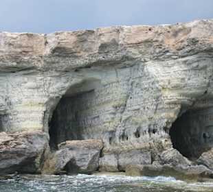 Vom Wasser entstandene Höhle