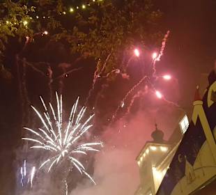 Feuerwerk am Riesen-Adventskalender