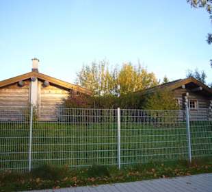 Blick auf die Saunahäuser