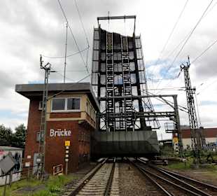 Öffnung der Rollklappbrücke