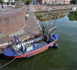 Alter Krabbenkutter im Hafen von Hooksiel