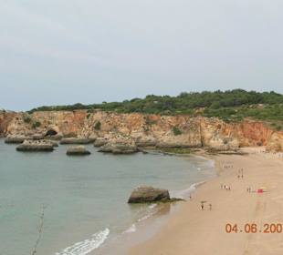Strand mit Klippenlandschaft in Praia do Vau
