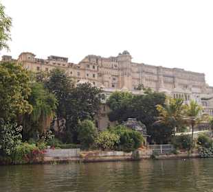 Stadtpalast vom See aus