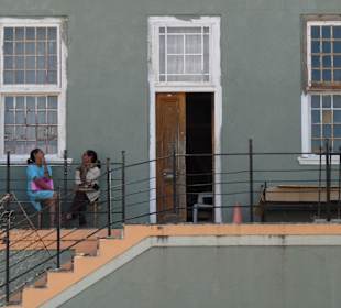 Klatsch & Tratsch vor Grau