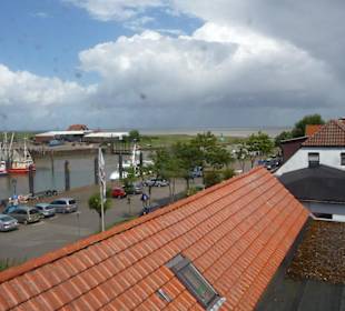 Blick aus dem Museumsfenster zum Hafen