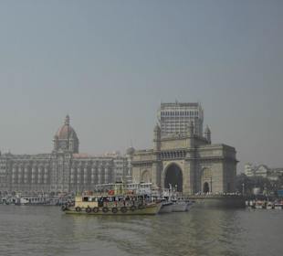 Gateway of India mit Taj Mahal Hotel