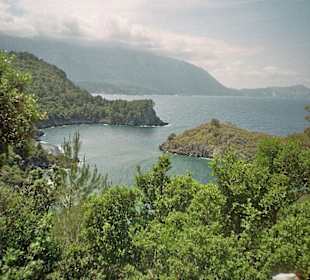 Blick auf Bucht Sarakiniko Küste