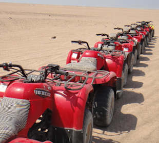 Quad fahren in der Wüste