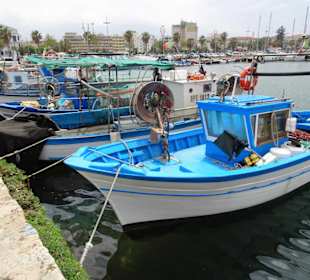 Am Kai der Fischer im Hafen von Alghero