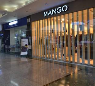 Shops in der Senzo Mall