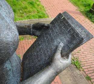 Eindrücke vom Denkmal für Magdalene Pauli