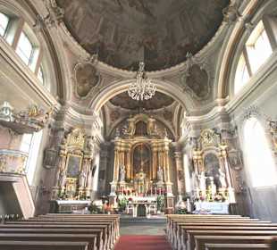 Blick in das Kirchenschiff von St. Vigilius