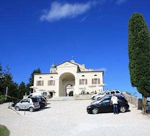 Parkplatz vor der Wallfahrtskirche