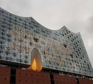 Aussenansicht mit Plaza