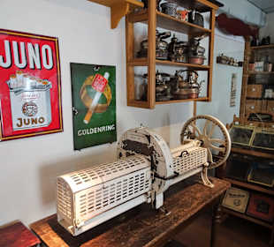 Brotschneidemaschine im Sielhafenmuseum