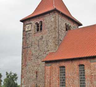 Außenansicht der St.-Laurentius-Kirche Hasbergen 