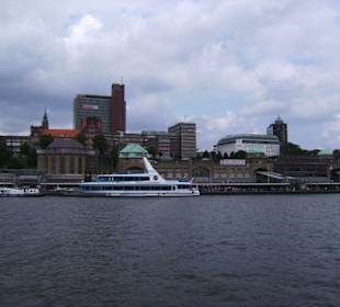 St.Pauli Landungsbrücke, alter Elbtunnel, Hafenhotel