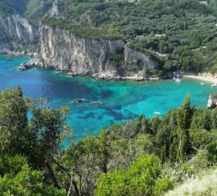 Traumhaft Blick von Paleokastritsa Kloster