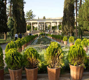 Park wewnątrz Hafez Tomb