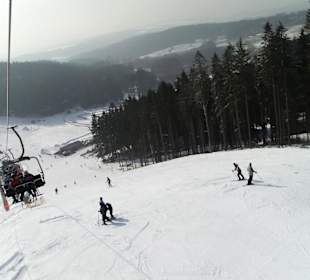 Vom Sessellift mit Blick ins Tal zum Hüttenwirt
