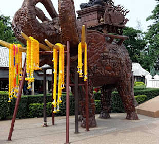 Glückselefant (wenn man drunter durch läuft)