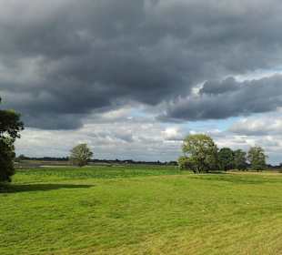 Unwetter naht an der Elbe