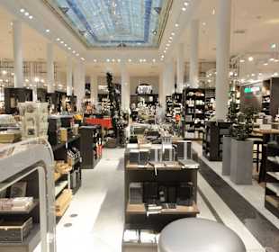 Blick in die Verkaufsräume von Manufactum Bremen