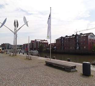 Binnenhafen mit "Windspiel"
