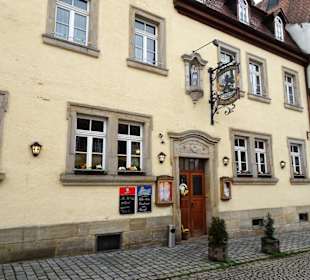 Blick von der Straße zum Altstadthof