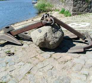 Zwei Anker am Löschplatz