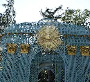 Pavillon neben dem Schloss