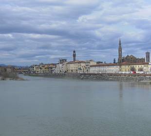 Arno in Richtung Ponte Vecchio