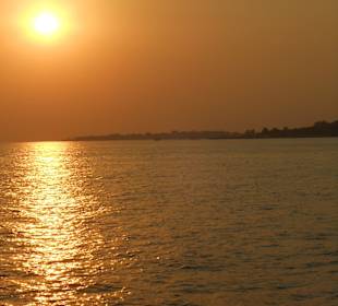 Wahnsinns-Sonnenuntergang vom Schiff aus